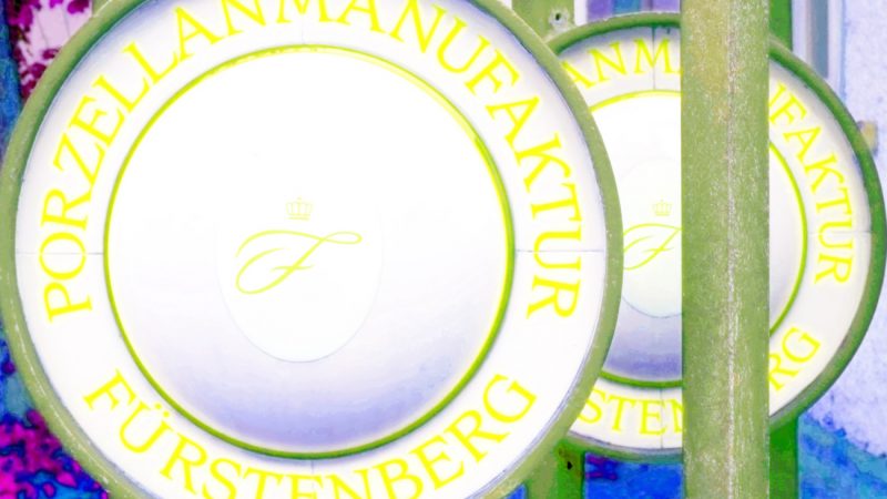 Manufakturen-Blog-PopArt-Projekt: Fürstenberg, neongelb (Foto: Wigmar Bressel) - basierend auf einem Foto von Martin Specht vom Eingangstor zur Porzellanmanufaktur Fürstenberg in Fürstenberg an der Weser