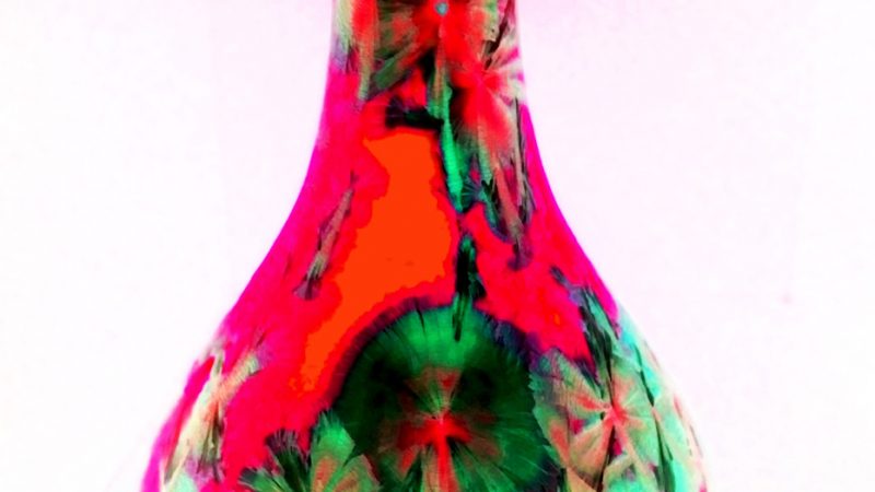 Manufakturen-Blog-PopArt-Projekt: Vase, zinoberrot (Foto: Wigmar Bressel) - basierend auf einem Foto von einer Vase mit Kristallglasur am Messestand der Porzellanmanufaktur Meissen auf der Frankfurter Messe 'Ambiente 2019'