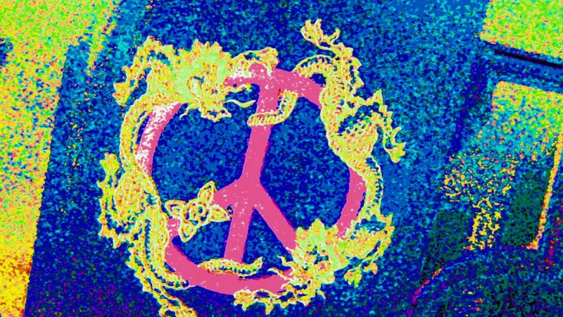 Manufakturen-Blog-PopArt-Projekt: Peace Mug, blaugelb (Ukraine-Version) (Foto: Wigmar Bressel) - basierend auf einem Foto in der 'Erlebniswelt Meissen' von einem der neuen Kaffeebecher aus der Produktion der Porzellanmanufaktur Meissen
