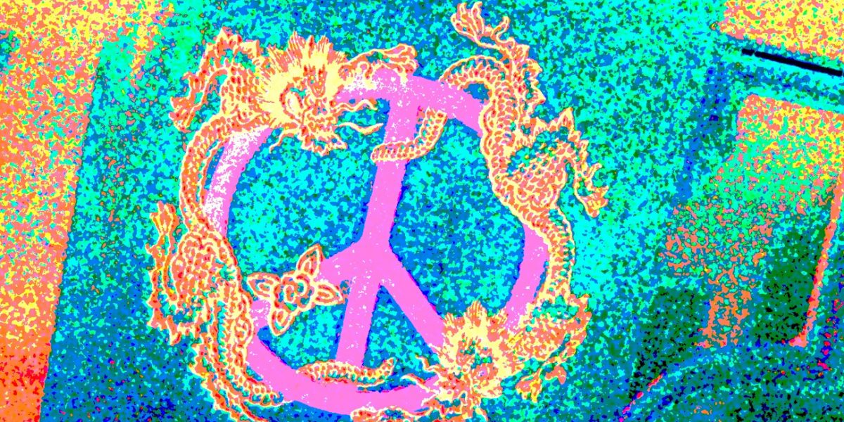 Manufakturen-Blog-PopArt-Projekt: Peace Mug, ocean (Foto: Wigmar Bressel) - basierend auf einem Foto in der 'Erlebniswelt Meissen' von einem der neuen Kaffeebecher aus der Produktion der Porzellanmanufaktur Meissen