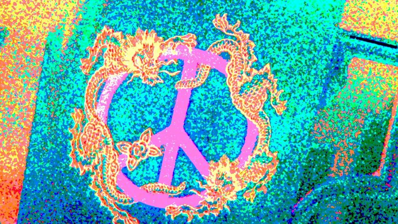 Manufakturen-Blog-PopArt-Projekt: Peace Mug, ocean (Foto: Wigmar Bressel) - basierend auf einem Foto in der 'Erlebniswelt Meissen' von einem der neuen Kaffeebecher aus der Produktion der Porzellanmanufaktur Meissen