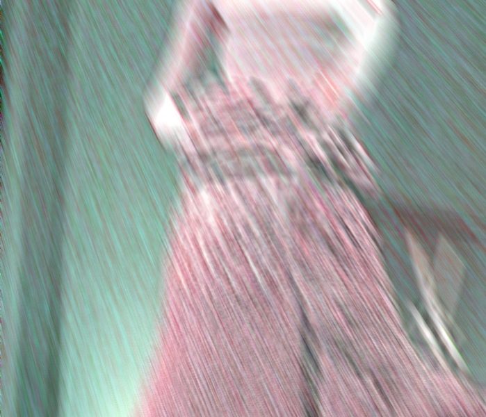 Manufakturen-Blog-PopArt-Projekt: Rosa Saxonia im Regen (Foto: Wigmar Bressel) - basierend auf einem Foto in der 'Erlebniswelt' der Porzellanmanufaktur Meissen in der Meißener Talstraße; die 1,80 Meter hohe Plastik stammt von Jörg Danielczyk und wurde zum 25jährigen Jubiläum der Deutschen Einheit geschaffen.