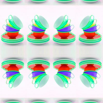 Manufakturen-Blog-PopArt-Projekt: 64 Tassen, lindgruen / rot (Foto: Wigmar Bressel) - basierend auf einem Foto von gestapelten Teetassen der Serie 'Colourmix' aus der Porzellanmanufaktur Reichenbach in Thüringen