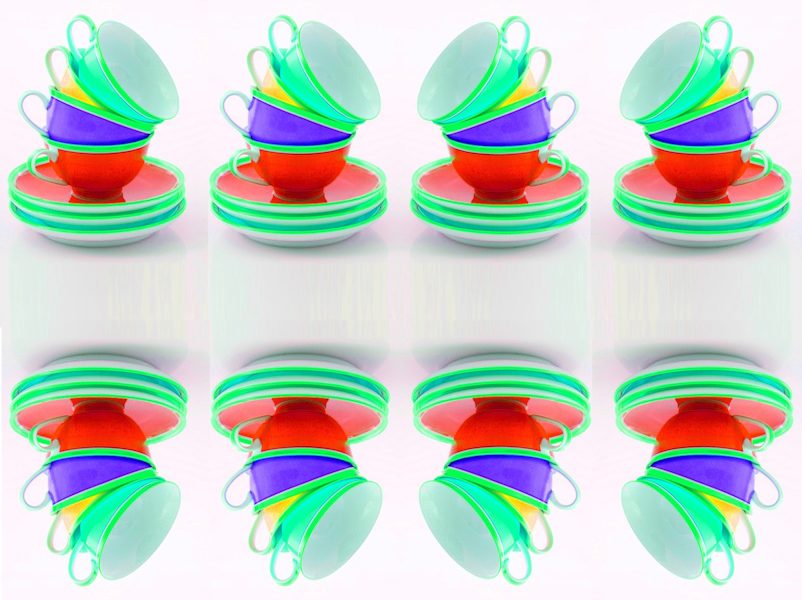 Manufakturen-Blog-PopArt-Projekt: 64 Tassen, lindgruen / rot (Foto: Wigmar Bressel) - basierend auf einem Foto von gestapelten Teetassen der Serie 'Colourmix' aus der Porzellanmanufaktur Reichenbach in Thüringen