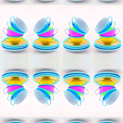 Manufakturen-Blog-PopArt-Projekt: 64 Tassen III, türkis / golden (Foto: Wigmar Bressel) - basierend auf einem Foto von gestapelten Teetassen der Serie 'Colourmix' aus der Porzellanmanufaktur Reichenbach in Thüringen