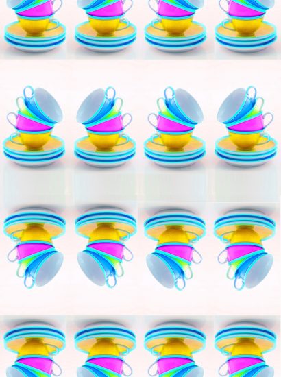 Manufakturen-Blog-PopArt-Projekt: 64 Tassen III, türkis / golden (Foto: Wigmar Bressel) - basierend auf einem Foto von gestapelten Teetassen der Serie 'Colourmix' aus der Porzellanmanufaktur Reichenbach in Thüringen