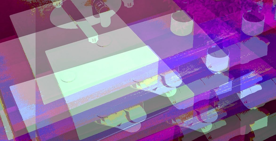 Manufakturen-Blog-PopArt-Projekt: Badezimmer I, bordeaux (Foto: Wigmar Bressel) - basierend auf einem Foto aus der Ausstellung in der Möbelmanufaktur Diedrich's Creativ-Bad in Hallenberg