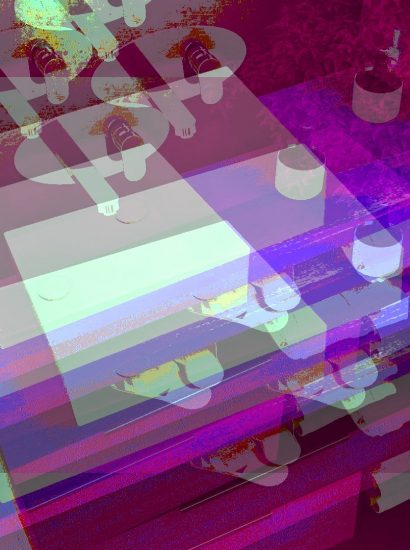 Manufakturen-Blog-PopArt-Projekt: Badezimmer I, bordeaux (Foto: Wigmar Bressel) - basierend auf einem Foto aus der Ausstellung in der Möbelmanufaktur Diedrich's Creativ-Bad in Hallenberg