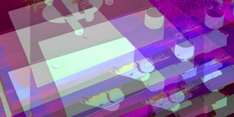 Manufakturen-Blog-PopArt-Projekt: Badezimmer I, bordeaux (Foto: Wigmar Bressel) - basierend auf einem Foto aus der Ausstellung in der Möbelmanufaktur Diedrich's Creativ-Bad in Hallenberg