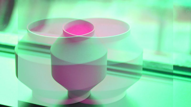 Manufakturen-Blog-PopArt-Projekt: Zwei Windlichter, rosa / lindgrün (Foto: Wigmar Bressel) - basierend auf einem Foto eines Windlichts von Mark Braun aus der Produktion der Königlichen Porzellanmanufaktur im KPM Hotel & Residences