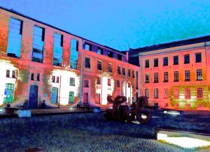 Manufakturen-Blog-PopArt-Projekt: Die Königliche Porzellan-Manufaktur III (Nacht), lachsfarben (Foto: Wigmar Bressel) - basierend auf einem Foto des KPM-Quartiers in der Wegelystraße in Berlin