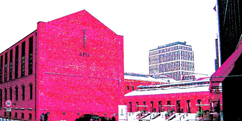 Manufakturen-Blog-PopArt-Projekt: Die Königliche Porzellan-Manufaktur II (Winter), magenta (Foto: Wigmar Bressel) - basierend auf einem Foto des KPM-Quartiers in der Wegelystraße in Berlin