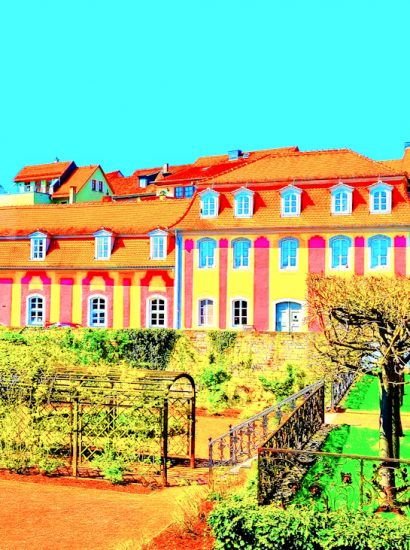 Manufakturen-Blog-PopArt-Projekt: Keramik-Werkstatt, orange (Foto: Wigmar Bressel) - basierend auf einem Foto des Marstalls der Dornburger Schlösser, in dem die Bauhaus-Keramik-Werkstatt bis zur Schließung eingerichtet war. Die großen Namen sind Gerhard Marcks und Marguerite Friedländer...
