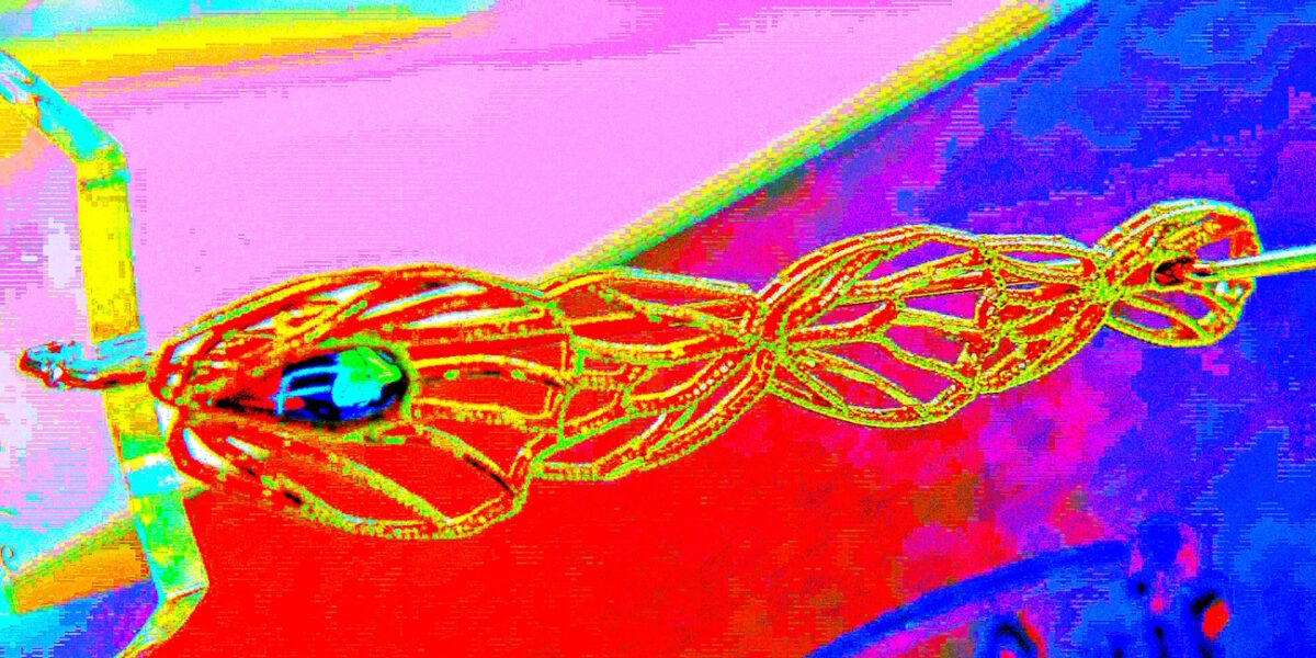 Manufakturen-Blog-PopArt-Projekt: Die Brille, rosa (Foto: Wigmar Bressel) - basierend auf einem Foto von Marcus Meyer eines Echt-Gold-Brillengestells der Brillenmanufaktur Flair aus Oelde in Ostwestfalen