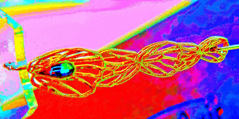Manufakturen-Blog-PopArt-Projekt: Die Brille, rosa (Foto: Wigmar Bressel) - basierend auf einem Foto von Marcus Meyer eines Echt-Gold-Brillengestells der Brillenmanufaktur Flair aus Oelde in Ostwestfalen