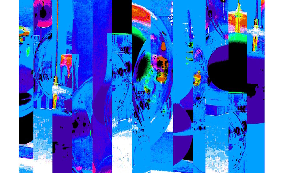 Manufakturen-Blog-PopArt-Projekt: Planeten III (fragmentiert), mittelblau (Foto: Wigmar Bressel) - basierend auf einem Foto im Showroom der Glasmanufaktur Harzkristall im sachsen-anhaltischen Derenburg bei Wernigerode