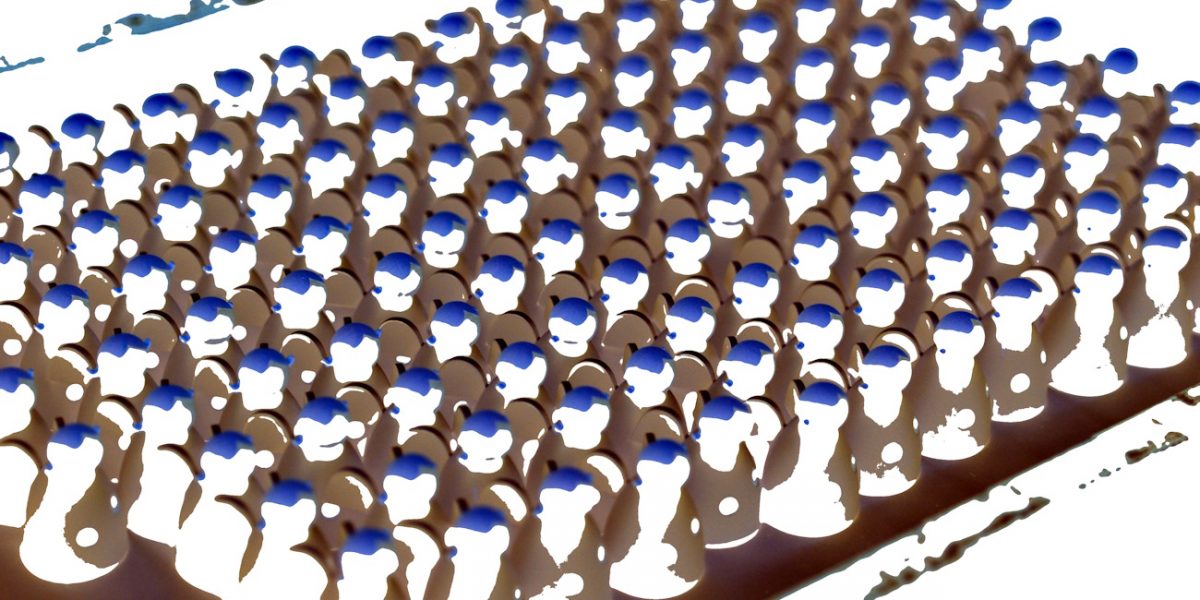 Manufakturen-Blog-PopArt-Projekt: Army of Angels, schokobraun (Foto: Wigmar Bressel) - basierend auf einem Foto in der Produktion von Günter Reichels 'Werkstatt moderner Figurenbildnerei' in Pobershau bei Marienberg