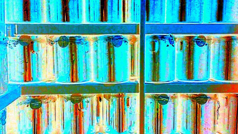 Manufakturen-Blog-PopArt-Projekt: Dosen, blau (Foto: Wigmar Bressel) - basierend auf einem Foto im Gefrierraum in der Produktion von Henry's Eismanufaktur in Saarbrücken