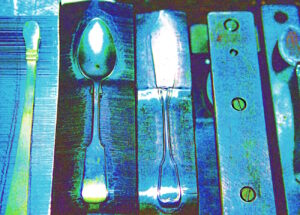 Manufakturen-Blog-PopArt-Projekt: Werkzeuge, blau (Foto: Wigmar Bressel) - basierend auf einem Foto in der Produktion der Besteckmanufaktur von Koch Bergfeld im Kirchweg in der Bremer Neustadt
