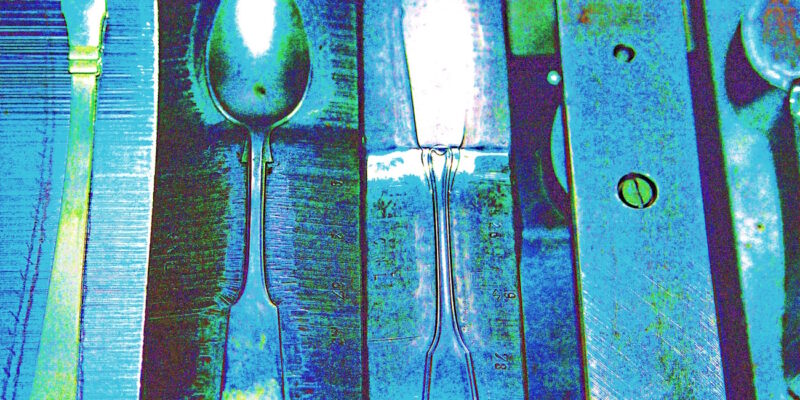 Manufakturen-Blog-PopArt-Projekt: Werkzeuge, blau (Foto: Wigmar Bressel) - basierend auf einem Foto in der Produktion der Besteckmanufaktur von Koch Bergfeld im Kirchweg in der Bremer Neustadt