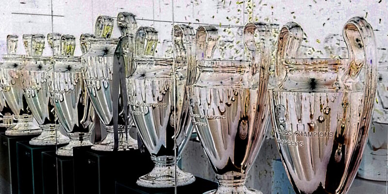 Manufakturen-Blog-PopArt-Projekt: "Silver & Gold" - UEFA Champions League Pokal (Foto: Wigmar Bressel) - basierend auf einem Foto des Pokals von Koch & Bergfeld in Bremen, fotografiert im Santiago-Bernabeu-Stadion in Madrid im Museum des Fußballclubs Real Madrid; niemand gewann den "Henkelpott" nach dem Entwurf von Horst Heeren im Jahr 1967 öfter.