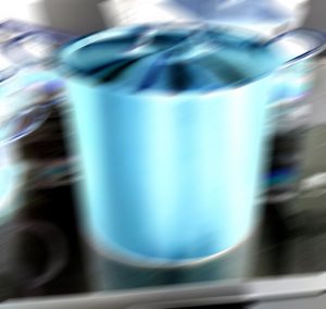 Manufakturen-Blog-PopArt-Projekt: Der blaue Kupfertopf Foto: Wigmar Bressel) - basierend auf einem Foto am Messestand der Kupfermanufaktur Weyersberg