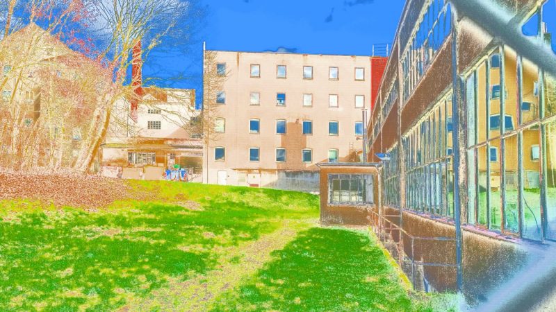 Manufakturen-Blog-PopArt-Projekt: Porzellanmanufaktur Dibbern III, creme (Foto: Wigmar Bressel) - basierend auf einem Foto vom Werk am Standort Hohenberg an der Eger der Porzellanmanufaktur aus Bargteheide