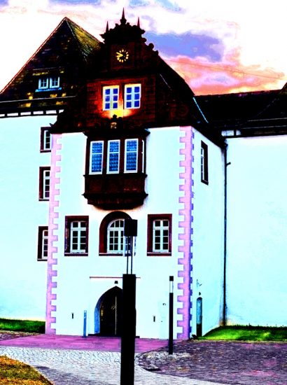 Manufakturen-Blog-PopArt-Projekt: Die Porzellanmanufaktur Fürstenberg IV, weiß (Foto: Wigmar Bressel) - basierend auf einem Foto von Martin Specht vom ehemaligen Jagdschloss der Braunschweig-Wolfenbütteler Herzöge hoch über der Weser, in dem seit dem Jahr 1747 die Porzellanmanufaktur und heute das dazugehörige Porzellanmuseum untergebracht wurden
