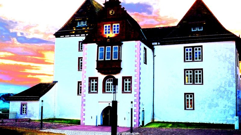 Manufakturen-Blog-PopArt-Projekt: Die Porzellanmanufaktur Fürstenberg IV, weiß (Foto: Wigmar Bressel) - basierend auf einem Foto von Martin Specht vom ehemaligen Jagdschloss der Braunschweig-Wolfenbütteler Herzöge hoch über der Weser, in dem seit dem Jahr 1747 die Porzellanmanufaktur und heute das dazugehörige Porzellanmuseum untergebracht wurden