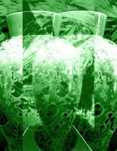 Manufakturen-Blog-PopArt-Projekt: Vase XIV, grün (Foto: Wigmar Bressel)- basierend auf einem Foto einer Vase mit Kristallglasur im Museum der Porzellanmanufaktur im Schloss in Fürstenberg