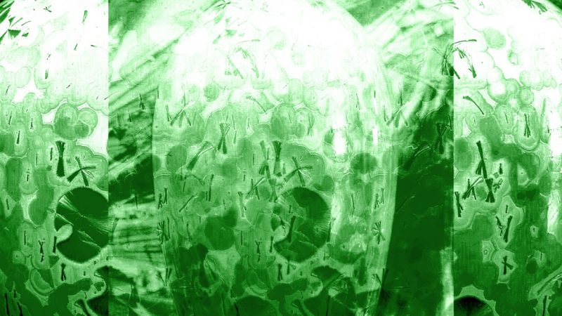 Manufakturen-Blog-PopArt-Projekt: Vase XIV, grün (Foto: Wigmar Bressel)- basierend auf einem Foto einer Vase mit Kristallglasur im Museum der Porzellanmanufaktur im Schloss in Fürstenberg