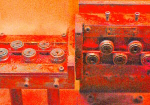 Manufakturen-Blog-PopArt-Projekt: Kupferdrahtzuschnitt, orange (Foto: Wigmar Bressel) - basierend auf einem Foto in der Produktion der Lampenschirmmanufaktur Urban in Arnsberg