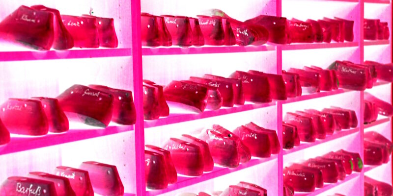 Manufakturen-Blog-PopArt-Projekt: Leisten, rot (Foto: Wigmar Bressel) - basierend auf einem Foto von Martin Specht in der Maßschuhmanufaktur Vickermann & Stoya in der Merkurstraße 5 in Baden-Baden