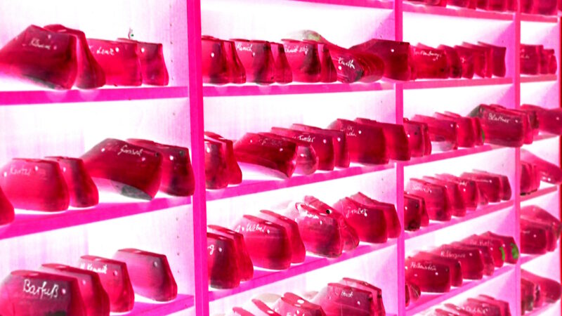 Manufakturen-Blog-PopArt-Projekt: Leisten, rot (Foto: Wigmar Bressel) - basierend auf einem Foto von Martin Specht in der Maßschuhmanufaktur Vickermann & Stoya in der Merkurstraße 5 in Baden-Baden