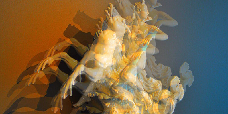 Manufakturen-Blog-PopArt-Projekt: Skulptur III, orange und blau (Foto: Wigmar Bressel) - basierend auf einem Foto einer Porzellanplastik der Königlichen Porzellan-Manufaktur im KPM Hotel & Residences im Manufakturquartier in Berlin (Englische Straße 6)