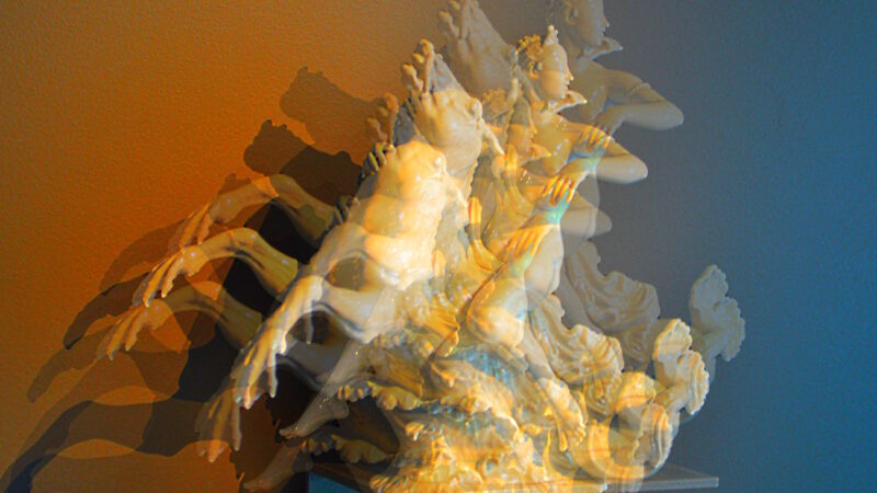 Manufakturen-Blog-PopArt-Projekt: Skulptur III, orange und blau (Foto: Wigmar Bressel) - basierend auf einem Foto einer Porzellanplastik der Königlichen Porzellan-Manufaktur im KPM Hotel & Residences im Manufakturquartier in Berlin (Englische Straße 6)