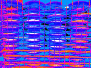 Manufakturen-Blog-Pop-Art-Projekt: Formen IV, blau (Foto: Wigmar Bressel) - basierend auf einem Foto von Formen zum Tellerdrehen bei Weimar-Porzellan (1790 - 2018) im thüringischen Blankenhain