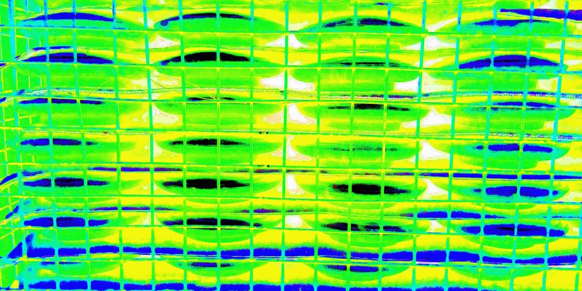 Manufakturen-Blog-Pop-Art-Projekt: Formen IV, neongrün (Foto: Wigmar Bressel) - basierend auf einem Foto von Formen zum Tellerdrehen bei Weimar-Porzellan (1790 - 2018) im thüringischen Blankenhain