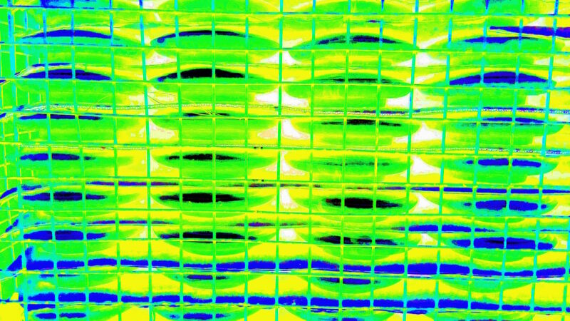 Manufakturen-Blog-Pop-Art-Projekt: Formen IV, neongrün (Foto: Wigmar Bressel) - basierend auf einem Foto von Formen zum Tellerdrehen bei Weimar-Porzellan (1790 - 2018) im thüringischen Blankenhain