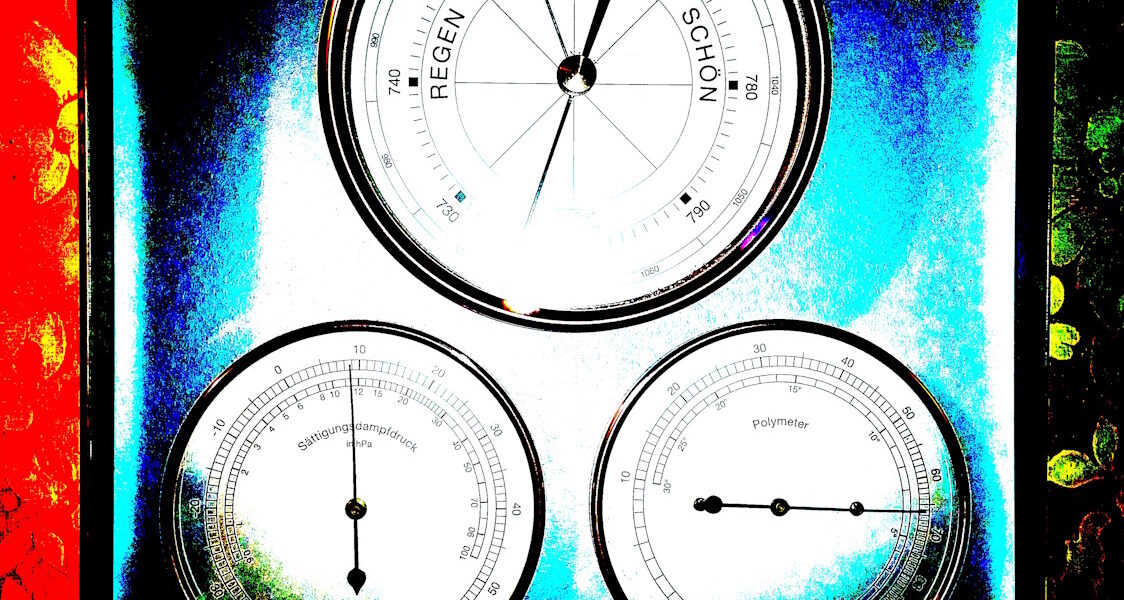 Manufakturen-Blog-PopArt-Projekt: Wetterstation, blau (Foto: Wigmar Bressel) - basierend auf einem Foto der 'Wetterstation 801' bestehend aus Thermometer, Hygrometer und Barometer von Feingerätebau K. Fischer aus Drebach