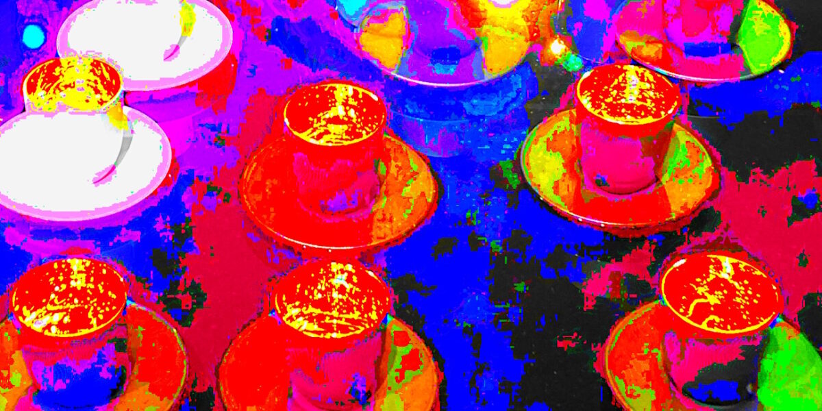 Manufakturen-Blog-PopArt-Projekt: Gläser, rot (Foto: Wigmar Bressel) - basierend auf einem Foto von Gläsern der Serie 'Cosmo' der Glashütte Eisch in Frauenau am Messestand in Frankfurt auf der 'Ambiente 2019'