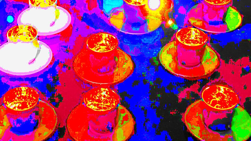 Manufakturen-Blog-PopArt-Projekt: Gläser, rot (Foto: Wigmar Bressel) - basierend auf einem Foto von Gläsern der Serie 'Cosmo' der Glashütte Eisch in Frauenau am Messestand in Frankfurt auf der 'Ambiente 2019'