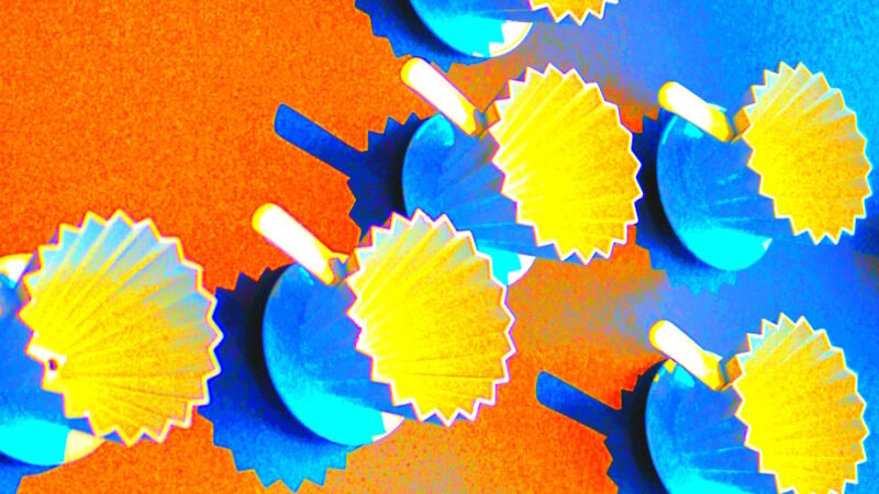Manufakturen-Blog-PopArt-Projekt: Kaffeefilter, gelb (Foto: Wigmar Bressel) - basierend auf einem Foto einer Installation im Restaurant 'Dong - A' aus Porzellankaffeefiltern im KPM Hotel & Residences in der Englischen Straße 6 im KPM-Quartier
