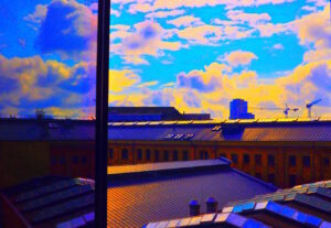 Manufakturen-Blog-PopArt-Projekt: Dächer (Die Königliche Porzellan-Manufaktur), blau (Foto: Wigmar Bressel) - basierend auf einem Foto aus dem KPM Hotel & Residences auf den Hof des KPM-Quartiers in der Wegelystraße in Berlin