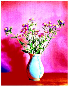 Manufakturen-Blog-PopArt-Projekt: Vase XV, pink / rot (Foto: Wigmar Bressel) - basierend auf einem Foto einer Vase der historischen Serie 'Rokoko-Form Dubarry' und dem Dekor 'Midinette' aus der Porzellanmanufaktur Kaiser in Bad Staffelstein (ehemals Aboth & Kaiser in Coburg).