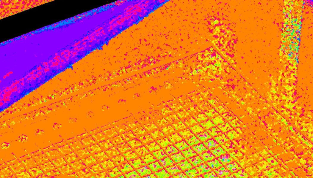 Manufakturen-Blog-PopArt-Projekt: Die goldene Kaviarschaufel, orange (Foto: Wigmar Bressel) - basierend auf einem Foto einer Kaviarschaufel im Säurebad zum Entfetten in der Produktion der Besteckmanufaktur von Koch & Bergfeld in Bremen
