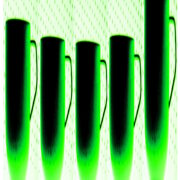 Manufakturen-Blog-PopArt-Projekt: Säulen III (Fünf Tassen), neongrün (Foto: Wigmar Bressel) - basierend auf einem Foto einer Tasse der Serie 'Fluen' von Alfredo Häberli für die niedersächsische Porzellanmanufaktur Fürstenberg