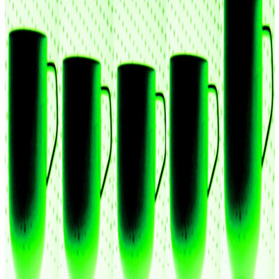 Manufakturen-Blog-PopArt-Projekt: Säulen III (Fünf Tassen), neongrün (Foto: Wigmar Bressel) - basierend auf einem Foto einer Tasse der Serie 'Fluen' von Alfredo Häberli für die niedersächsische Porzellanmanufaktur Fürstenberg