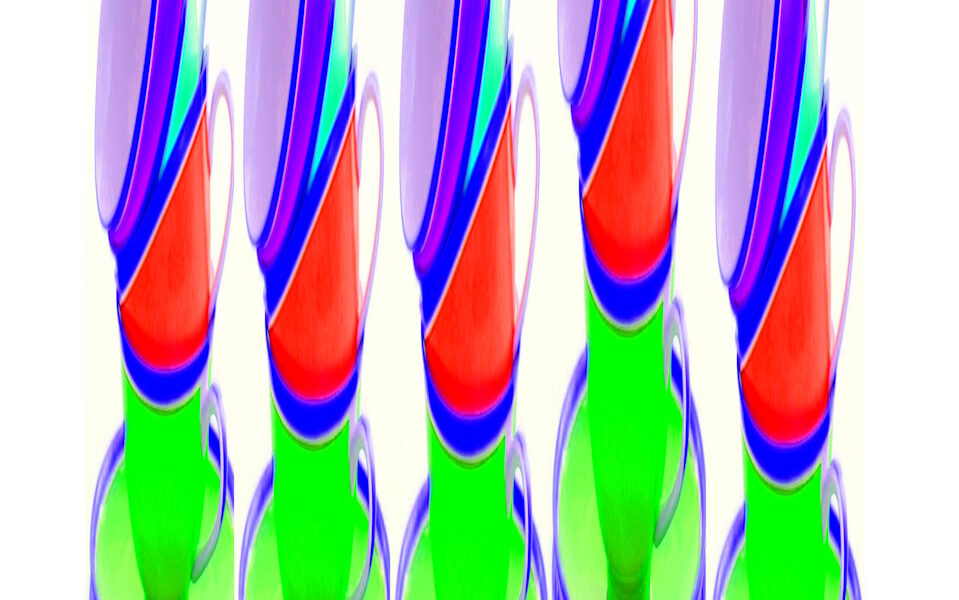 Manufakturen-Blog-PopArt-Projekt: Säulen I (Fünfzehn Tassen), lila / rot / neongrün (Foto: Wigmar Bressel) - basierend auf einem Foto von Tassen des Designs 'Colourmix' aus der Porzellanmanufaktur Reichenbach im thüringische Reichenbach