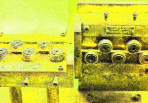 Manufakturen-Blog-PopArt-Projekt: Kupferdrahtzuschnitt, gelb II (Foto: Wigmar Bressel) - basierend auf einem Foto in der Produktion der Lampenschirmmanufaktur Urban in Arnsberg